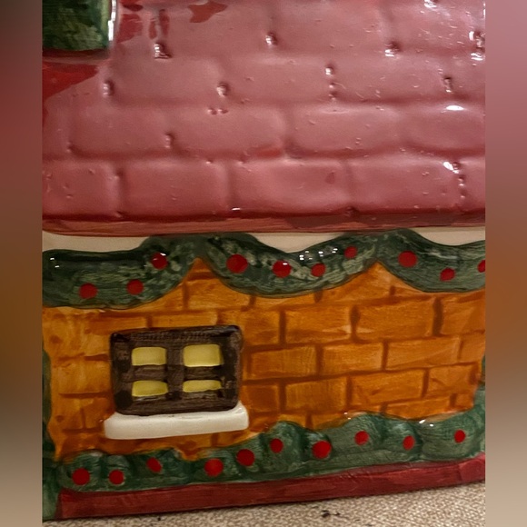 Vintage Allure Santa’s Workshop Ceramic Hand Lotion Soap Pump Dispenser - Picture 5 of 10